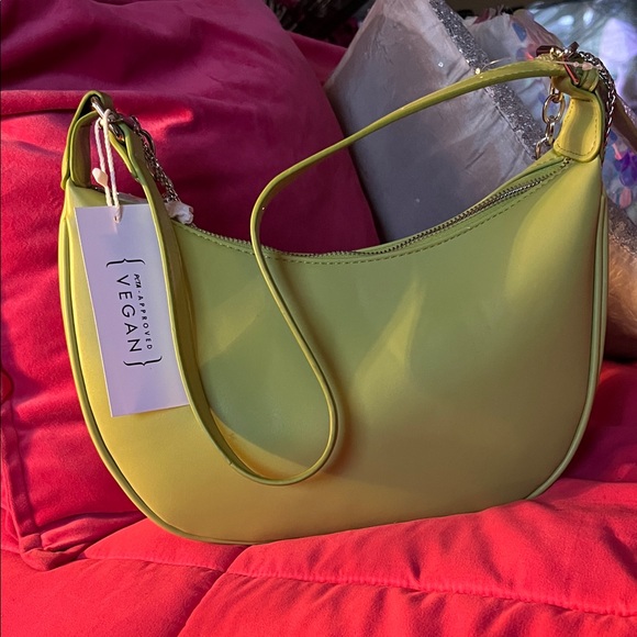 Vegan Green Chain Shoulder Bag - Picture 3 of 3